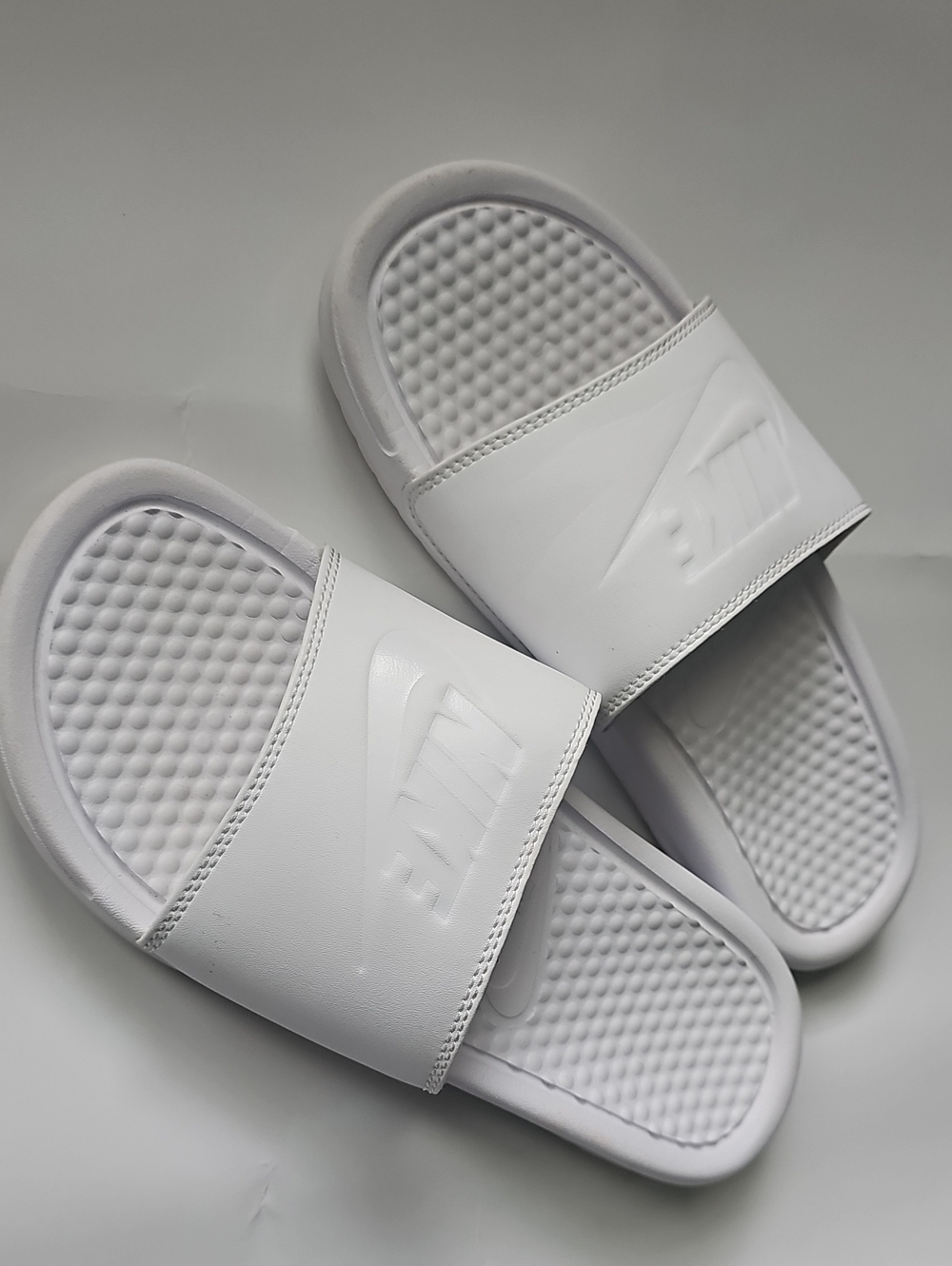 Make AN OFFER! Nike Benassi JDI Womens Size 7 Slide Triple White Slip On